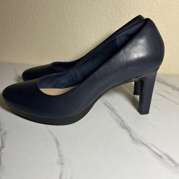 Clarks Collection Women's Navy Blue Leather Heels Size 8.5 Ultimate Comfort - Picture 3 of 7